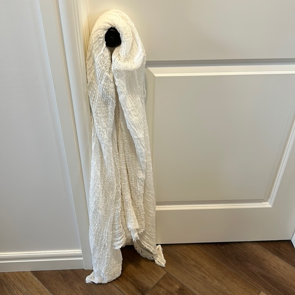 White Zara Scarf - Picture 4 of 4